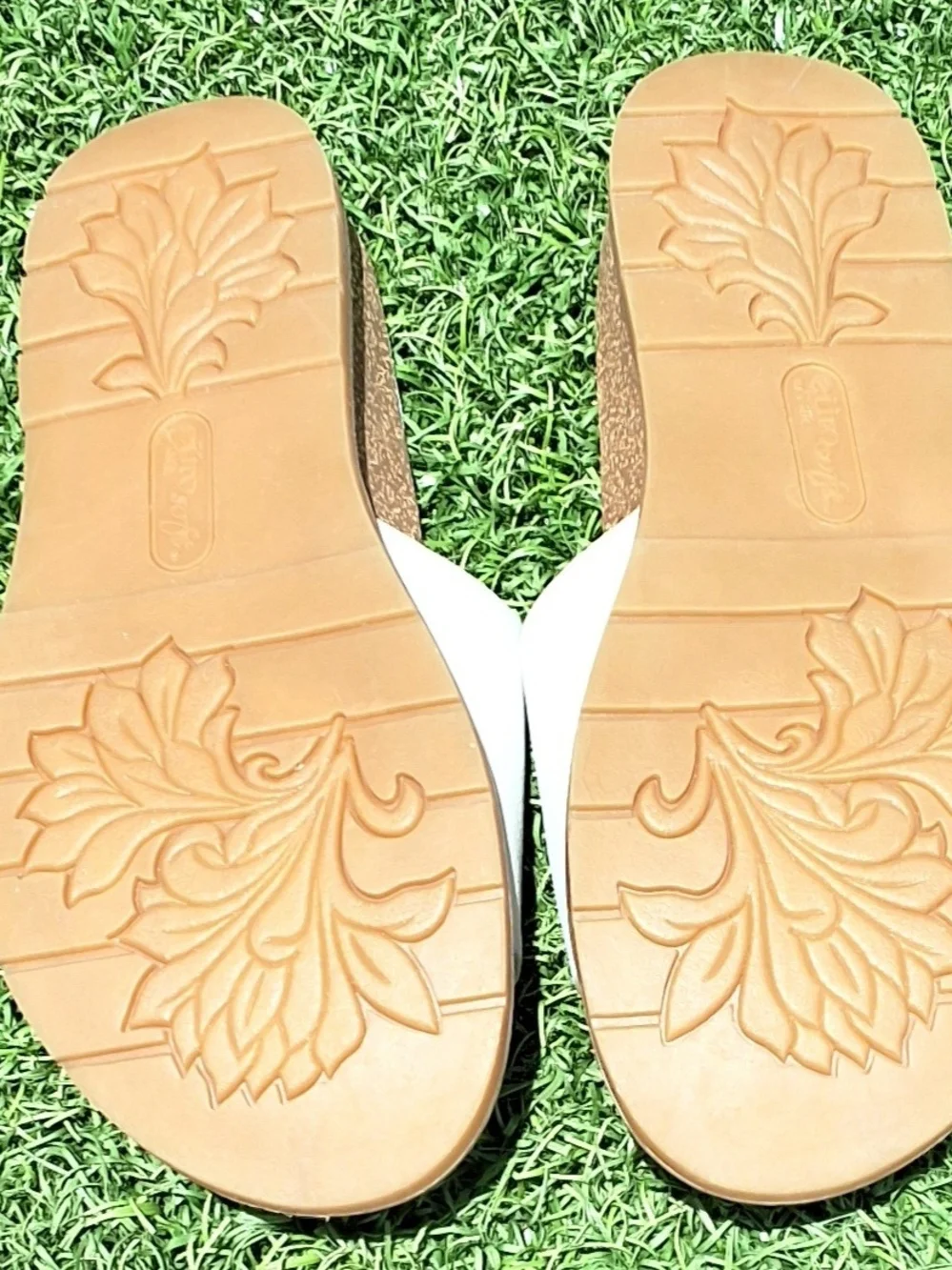 EuroSoft Galilee White Slide Sandals Tortoise Buckle Comfort Platform Wmn's 8.5